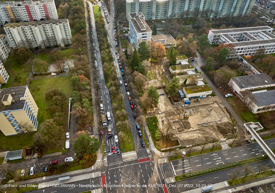 07.12.2022 - Luftbilder von der Baustelle an der Quiddestraße 'Haus für Kinder' in Neuperlach